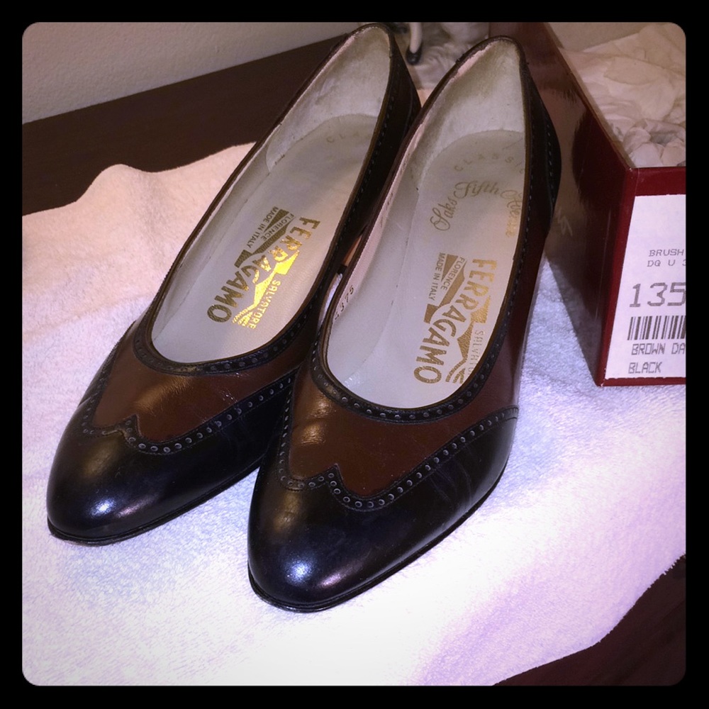 Salvatore Ferragamo Signature spectator pumps